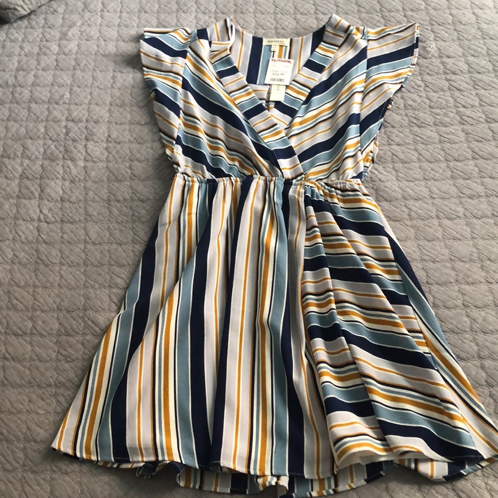 Monteau dress size large NWT